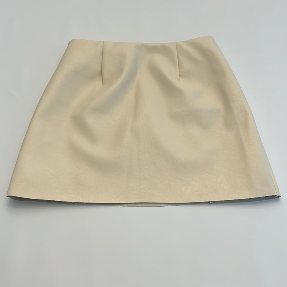FRANCESCA’S ALYA faux Leather /vegan Leather mini skirt size S NWT side zipper